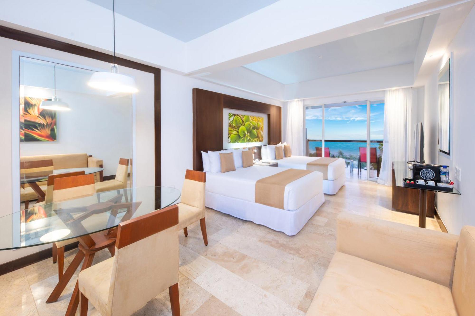 Suite Junior Doble Club Altitude con vistas al mar